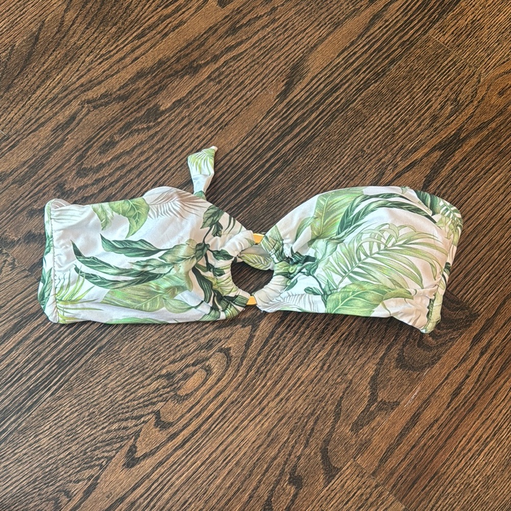 NWOT MONDAY SWIMWEAR TOP